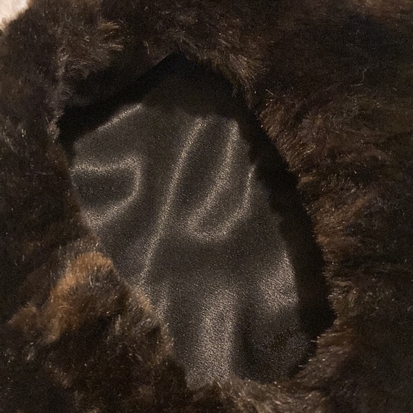 FAUX FUR HAT - Picture 5 of 5